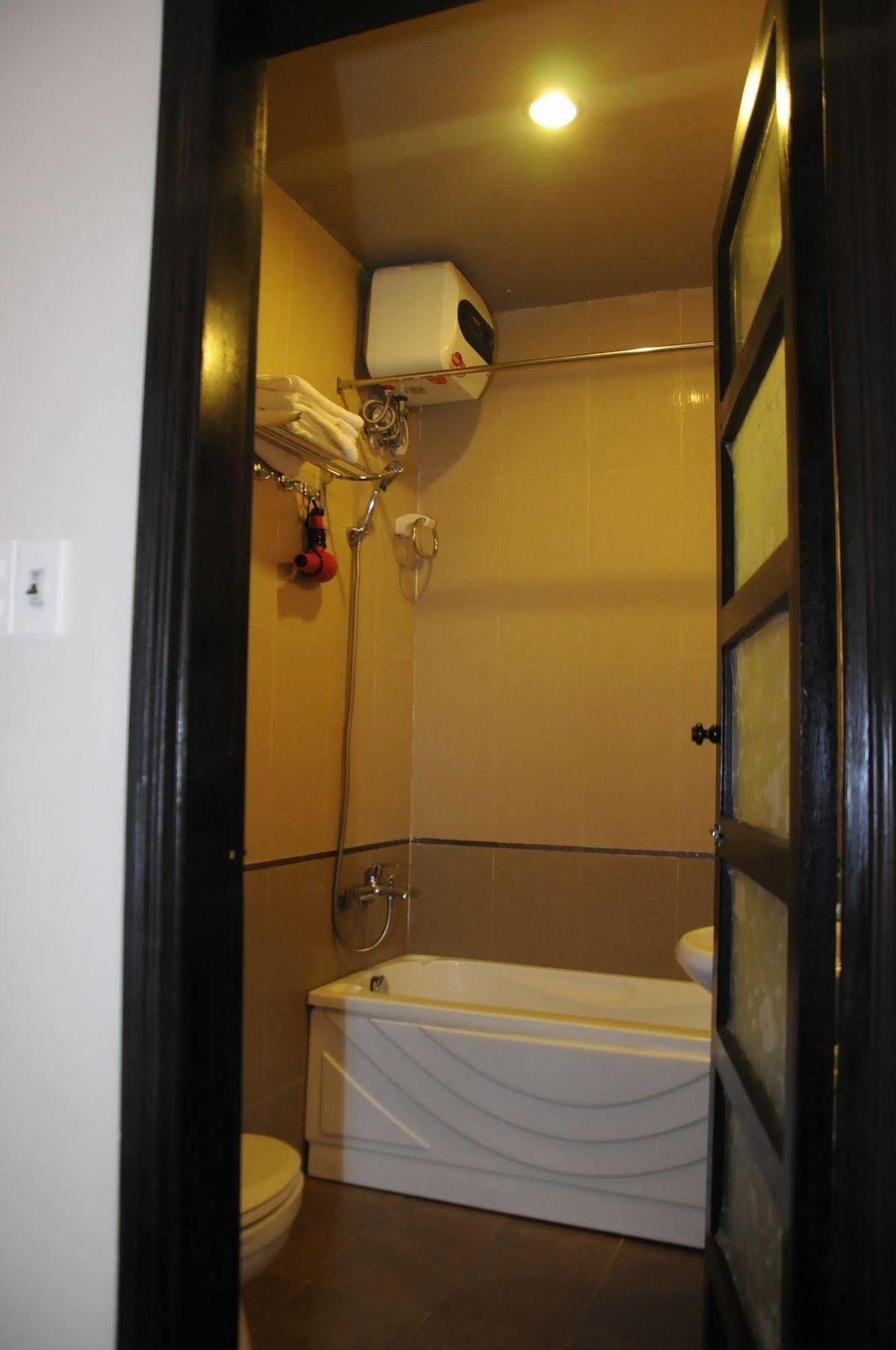 Hue Nino Hotel Bagian luar foto