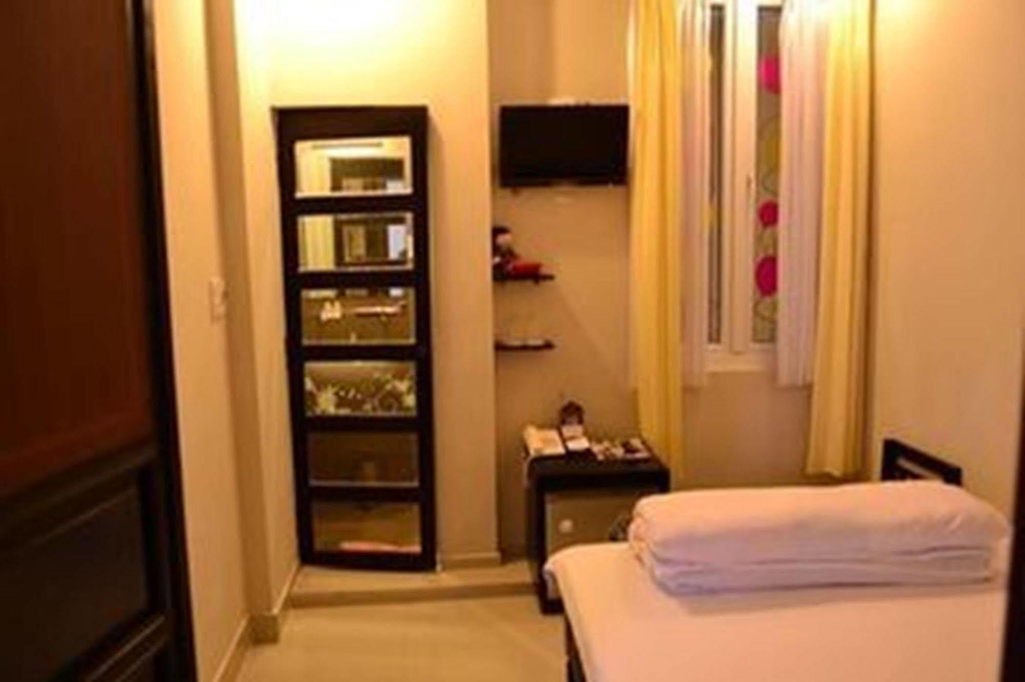 Hue Nino Hotel Bagian luar foto