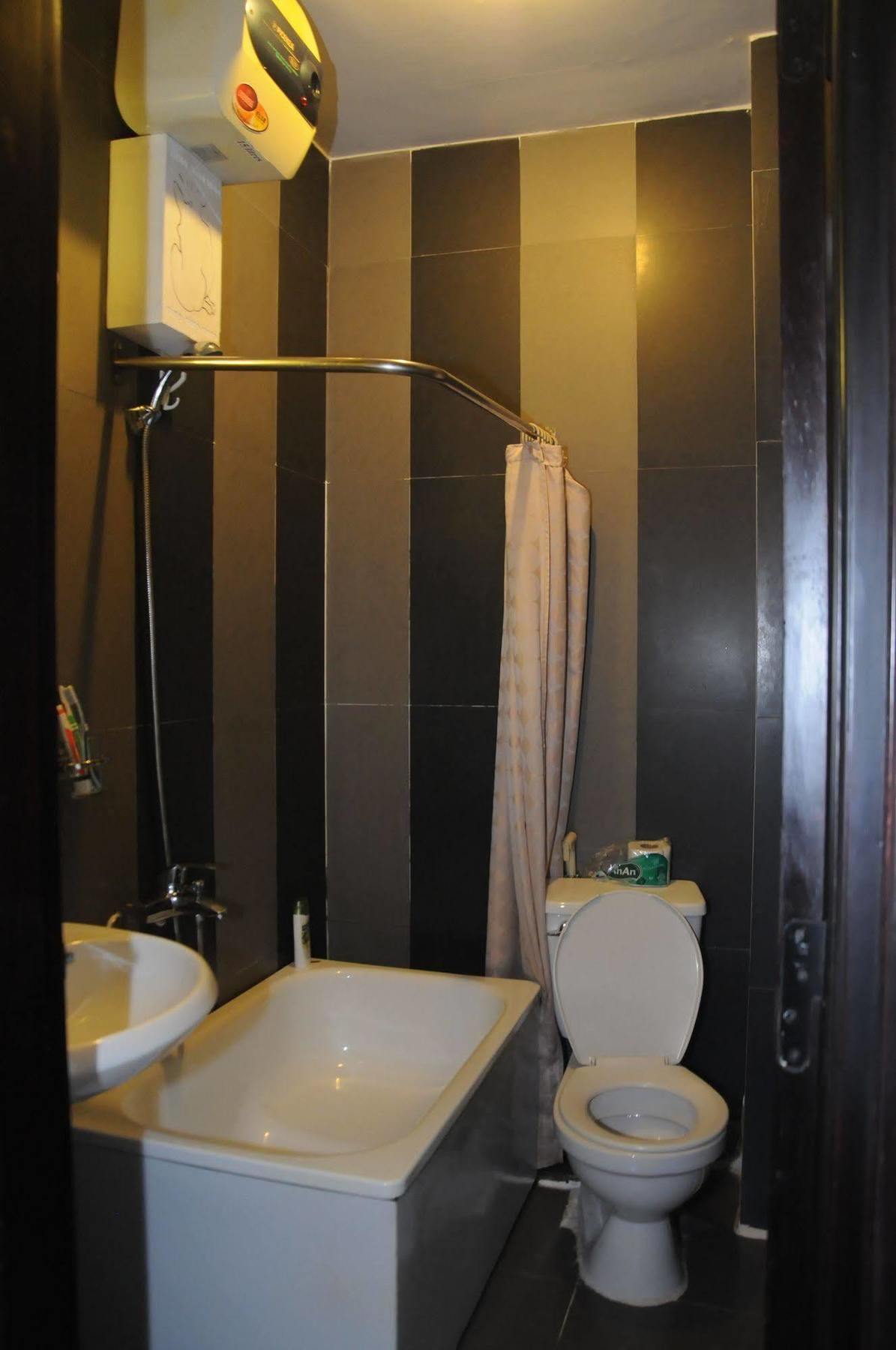 Hue Nino Hotel Bagian luar foto